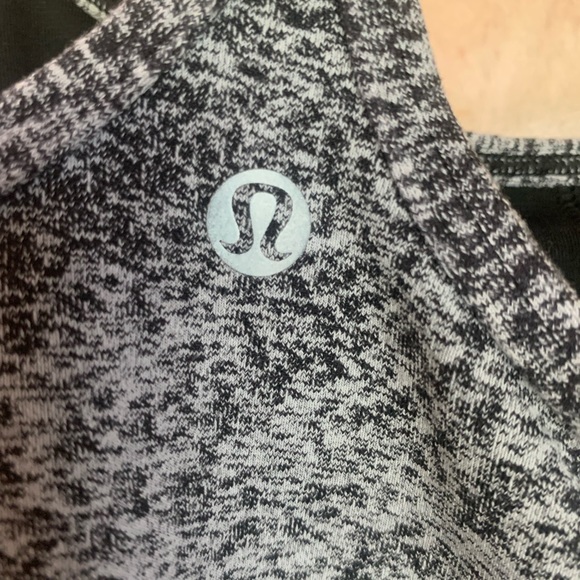 Lululemon top, size medium to large - Picture 3 of 3